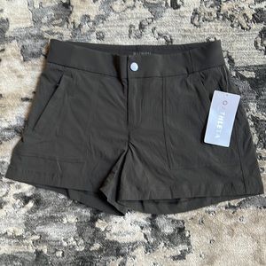 NWT Athleta Trekkie short in size 8